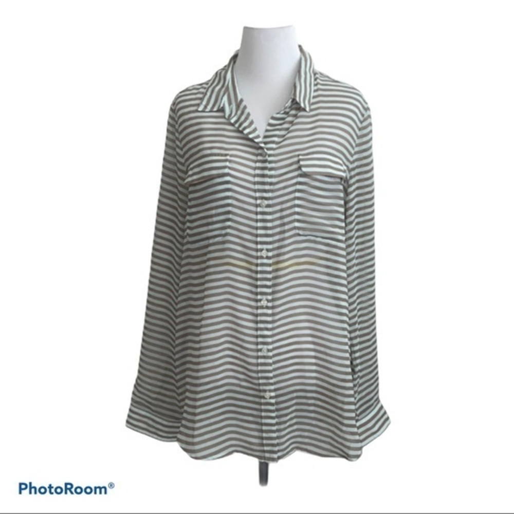 5/$30 🎈 Old navy women’s large striped button down blouse
